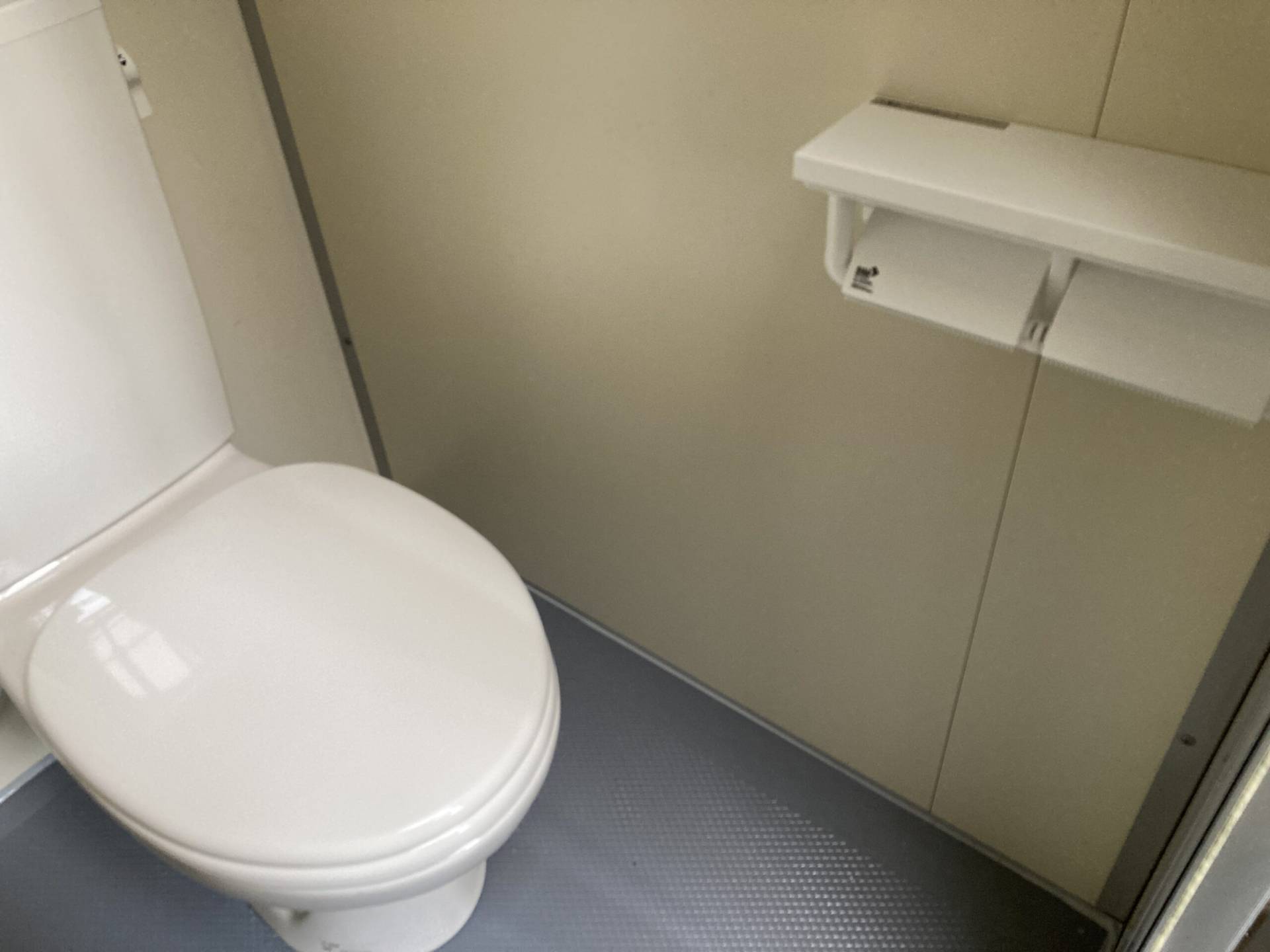 埼玉県草加市 仮設トイレ 会社トイレ