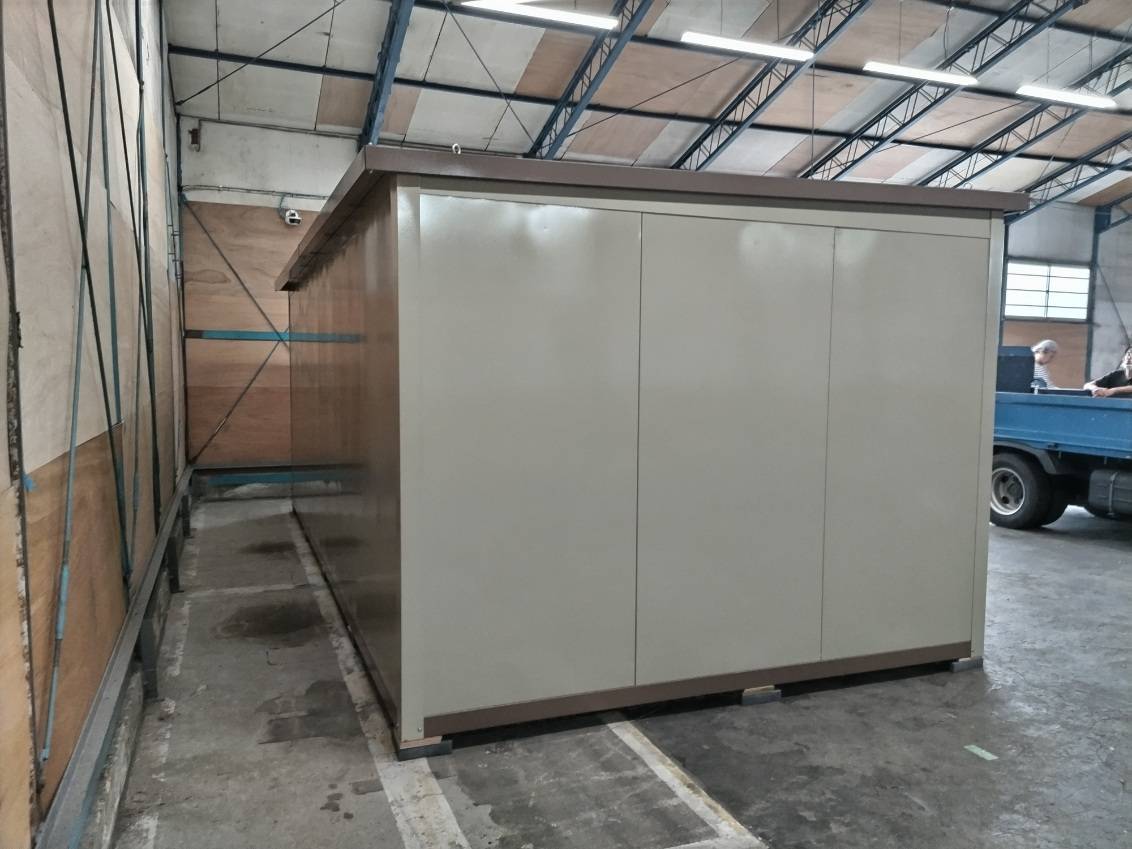 神奈川県横浜市鶴見区　パネルハウス(プレハブ)　会社倉庫