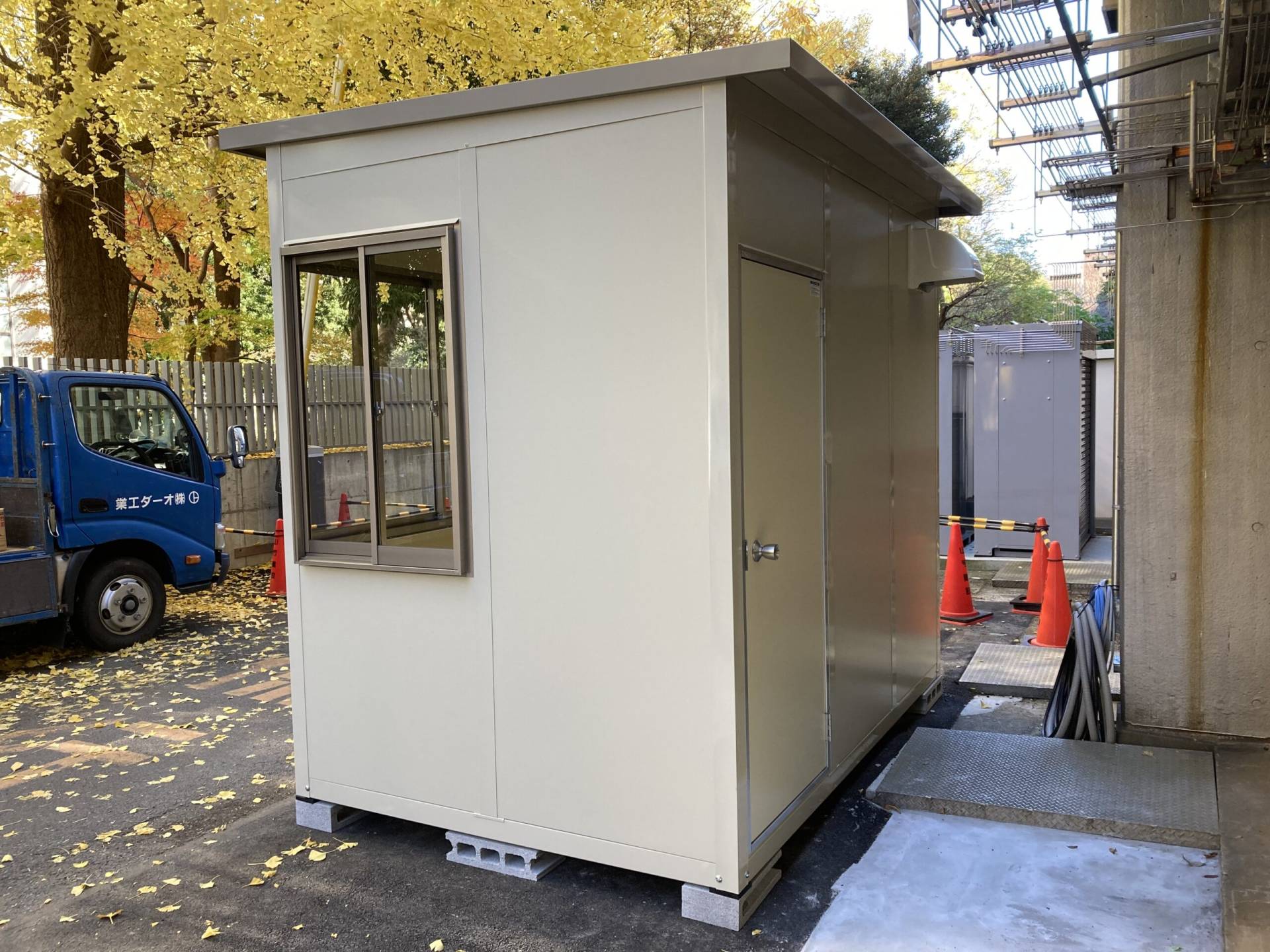 東京都新宿区　パネルハウス(プレハブ)　学校守衛室