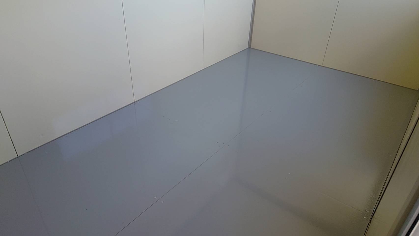 神奈川県横浜市　パネルハウス(プレハブ)　会社休憩室