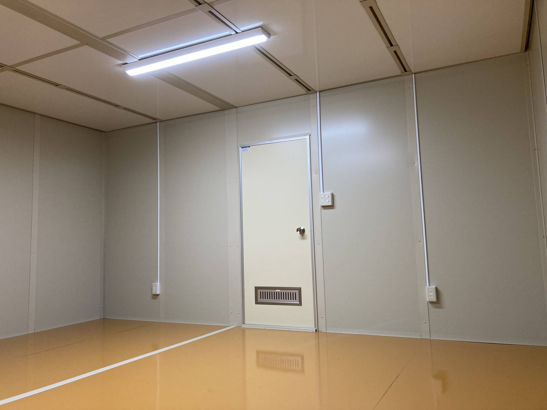 神奈川県大和市　パネルハウス(プレハブ)　会社作業室