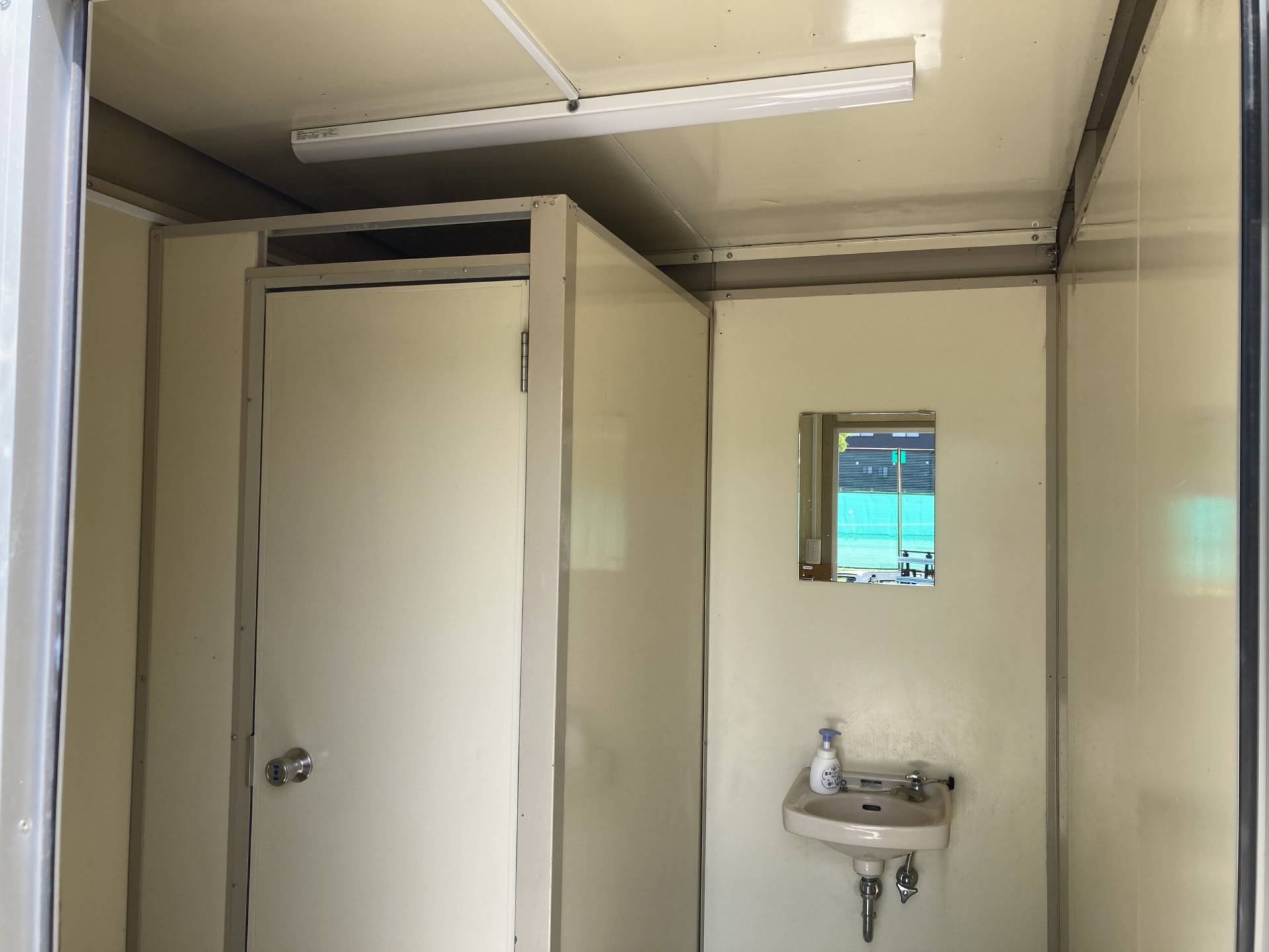 東京都町田市　運動場トイレ　仮設トイレ