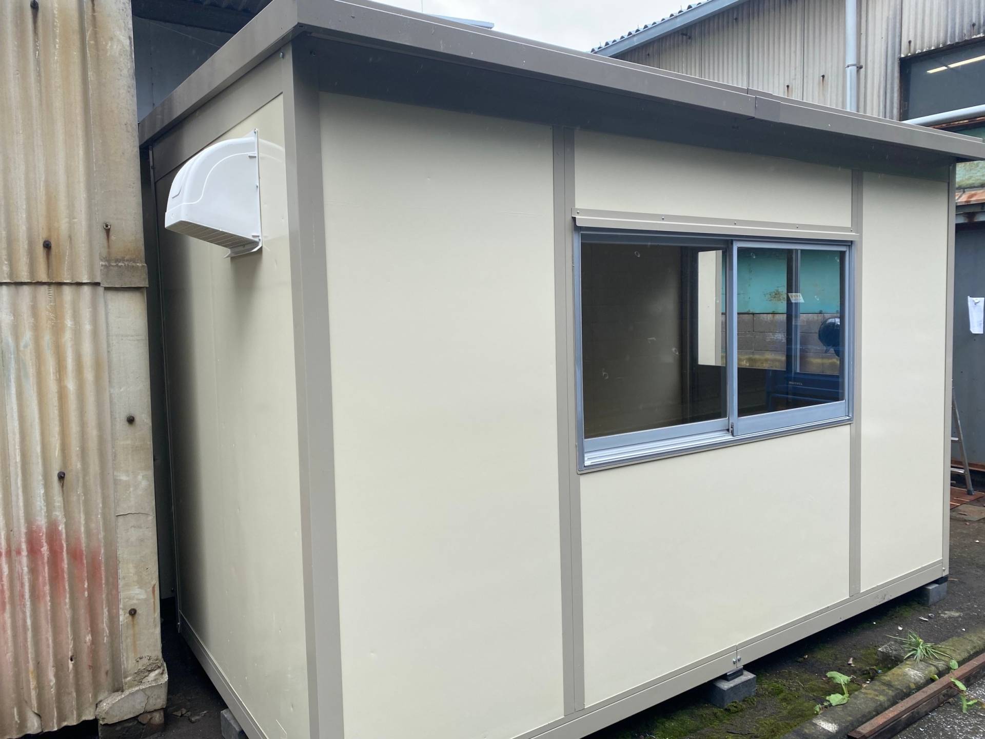 神奈川県横浜市保土ヶ谷区　パネルハウス(プレハブ)　会社休憩室