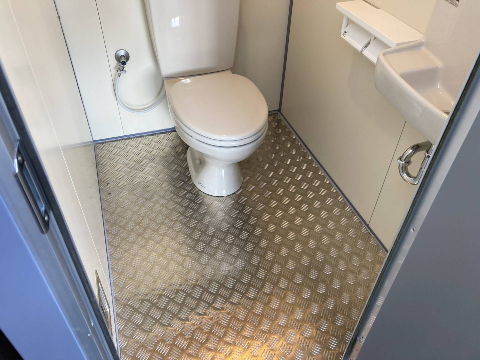 神奈川県横浜市　快適トイレ(屋外トイレ)