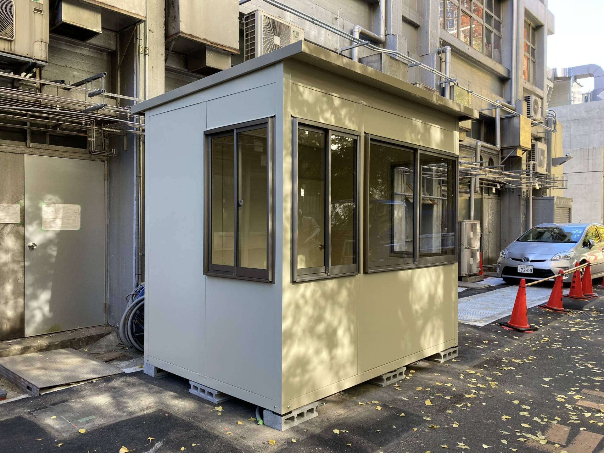 東京都新宿区　パネルハウス(プレハブ)　学校守衛室