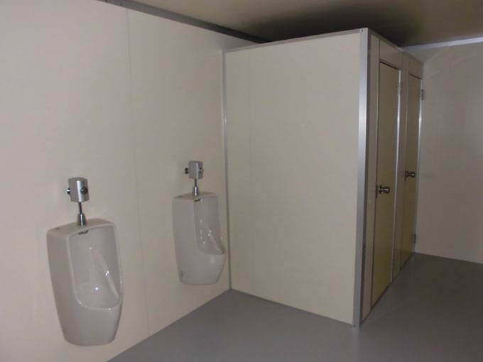 東京都世田谷区　S社　仮設トイレ(屋外トイレ)