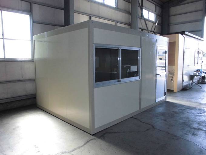 埼玉県三郷市　パネルハウス(プレハブ)