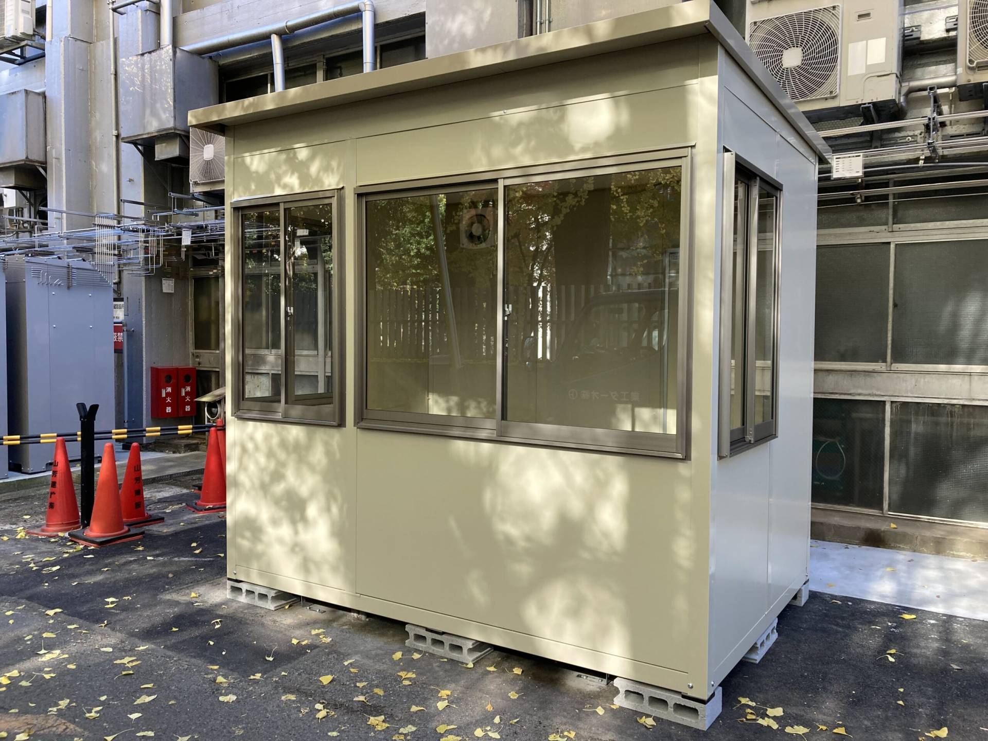 東京都新宿区　パネルハウス(プレハブ)　学校守衛室