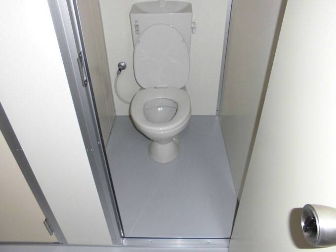 東京都世田谷区　S社　仮設トイレ(屋外トイレ)