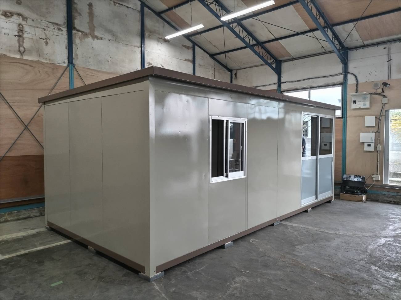 神奈川県横浜市鶴見区　パネルハウス(プレハブ)　会社倉庫