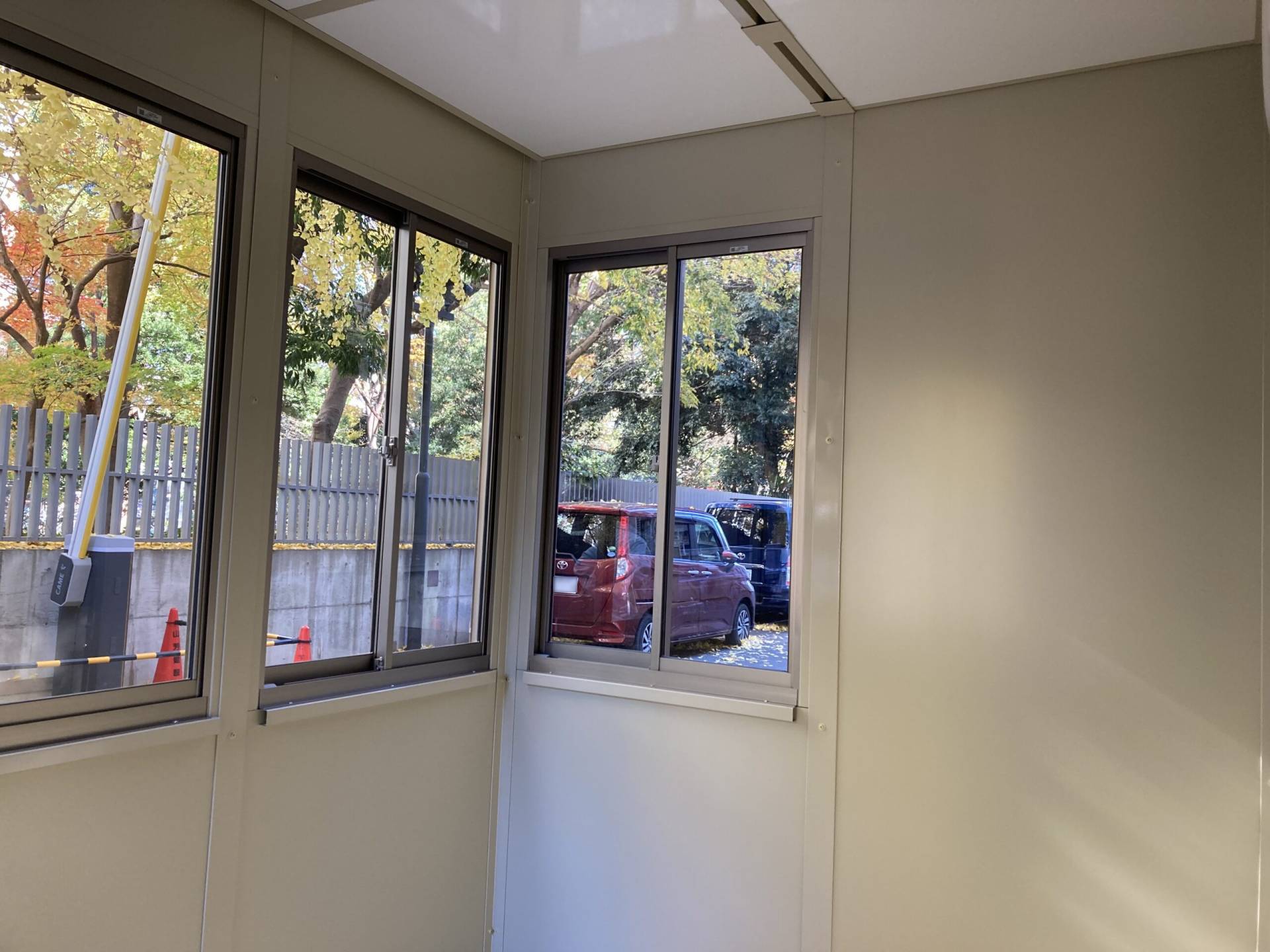 東京都新宿区　パネルハウス(プレハブ)　学校守衛室